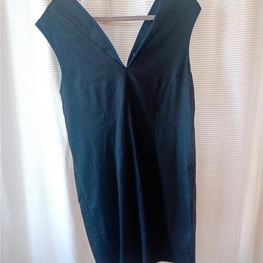 Elegant Navy Blue Sleeveless Dress